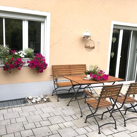 Schoene Gartenwohnung Im Seenland Wackersdorf Exterior foto